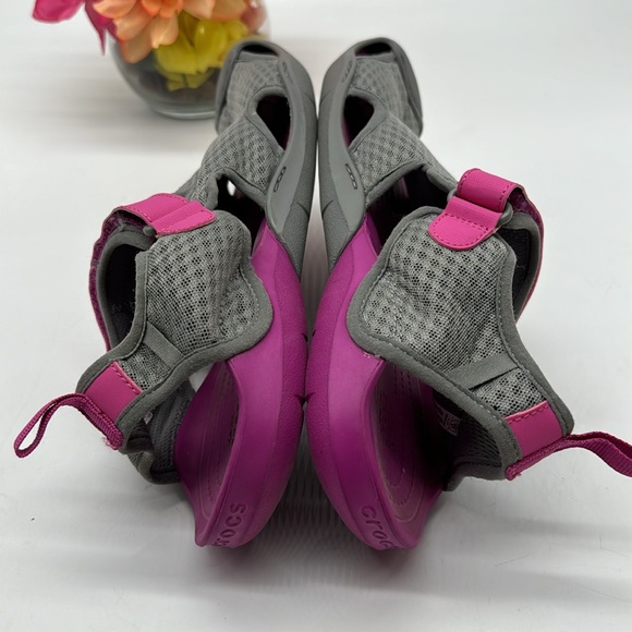 CROCS Gray Pink Sandals Covered Toe Shoes Size 11 CR6912D - Picture 4 of 7